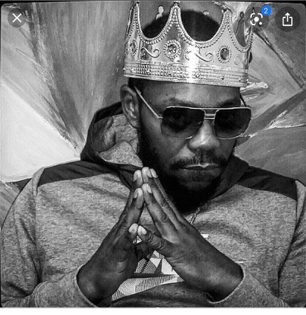 Beanie Sigel is wearing the crown and posing for a photo for his upcoming album.